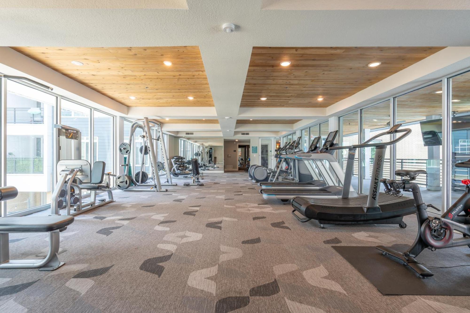 Riverwalk And Pool View With King Bed Infinity Pool Gym Free Parking Apartment
