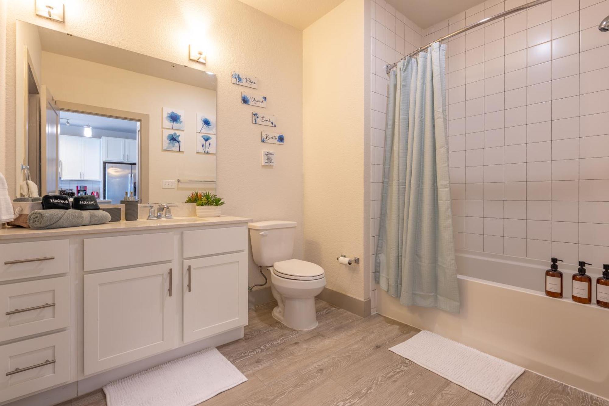 Apartment Riverwalk And Pool View With King Bed Infinity Pool Gym Free Parking San Antonio