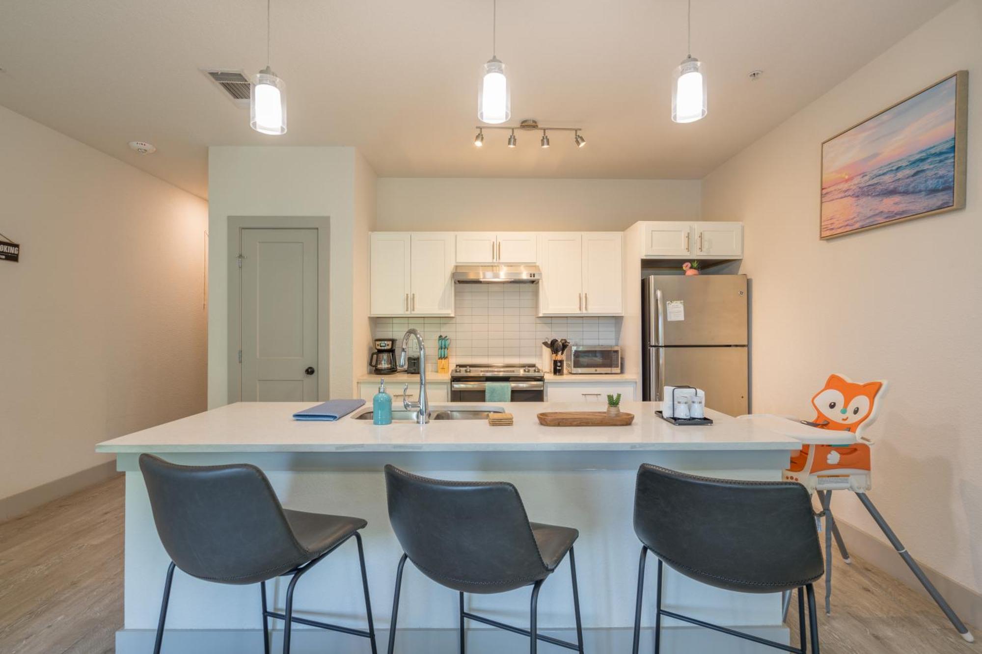 Riverwalk And Pool View With King Bed Infinity Pool Gym Free Parking Apartment