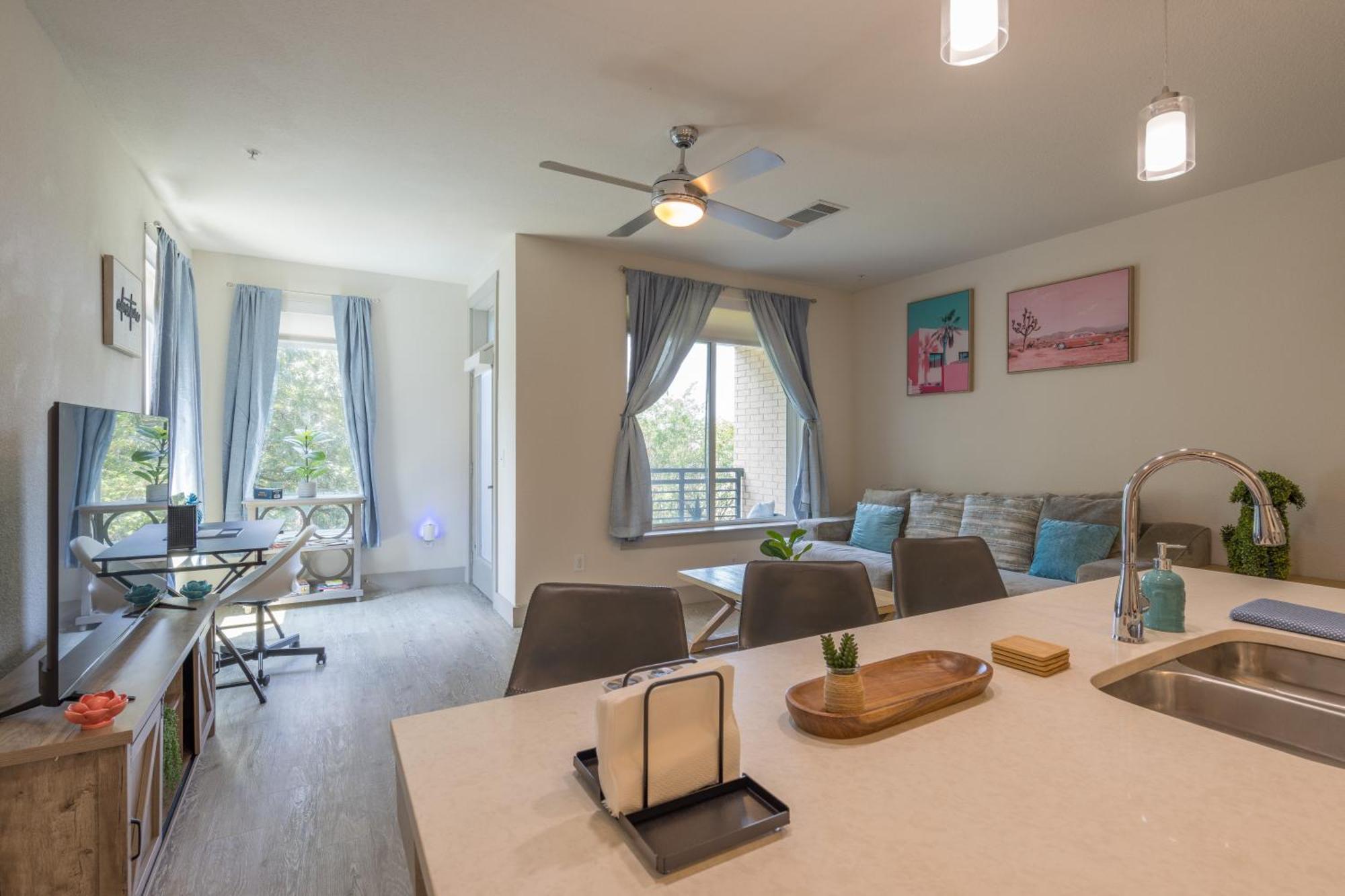 Apartment Riverwalk And Pool View With King Bed Infinity Pool Gym Free Parking San Antonio