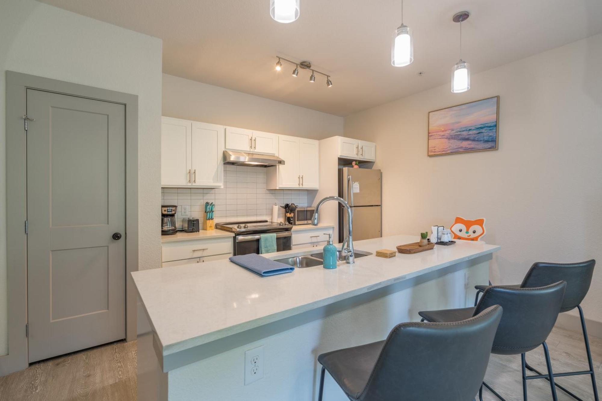 Apartment Riverwalk And Pool View With King Bed Infinity Pool Gym Free Parking San Antonio