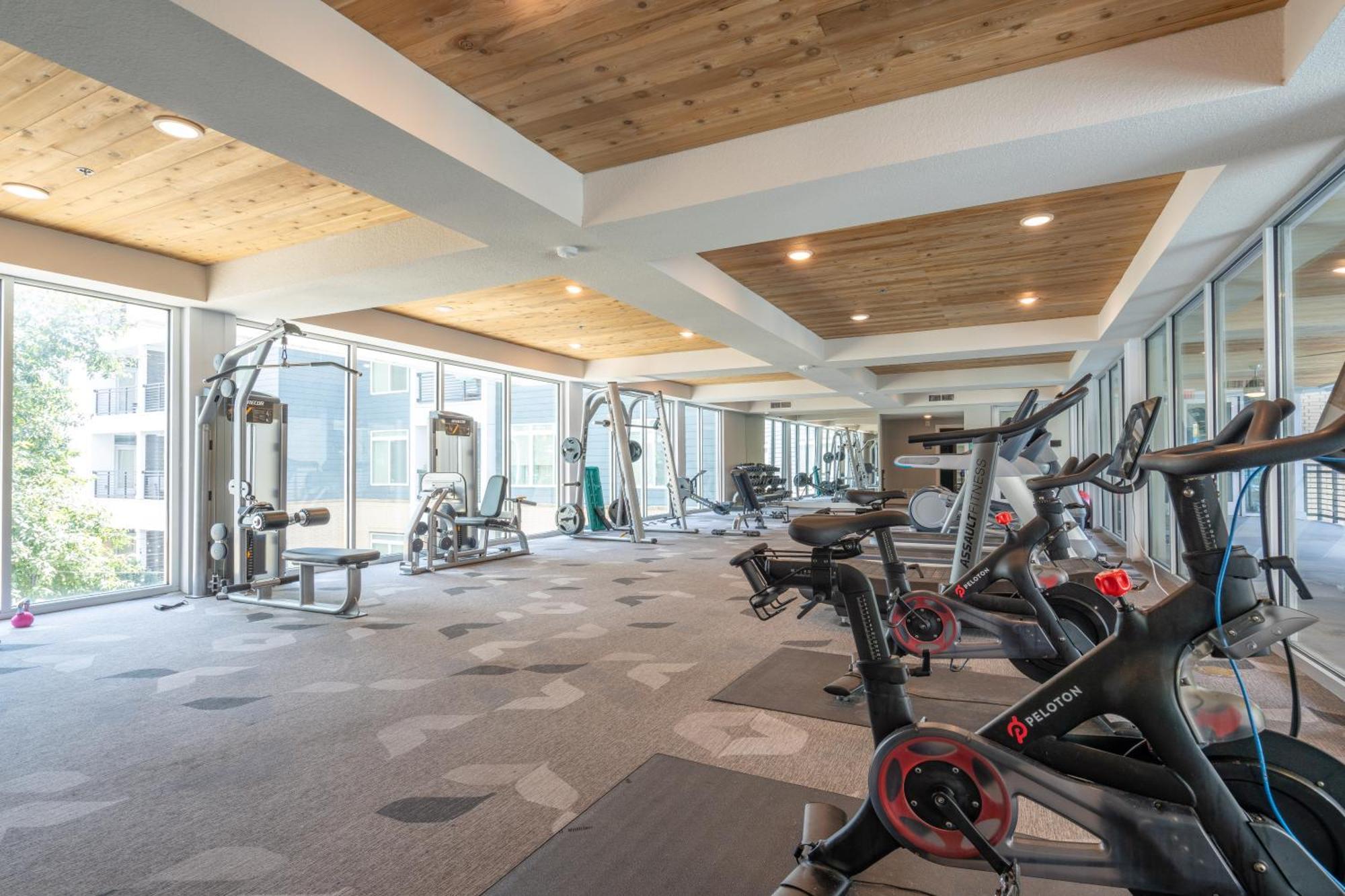 Riverwalk And Pool View With King Bed Infinity Pool Gym Free Parking Apartment San Antonio