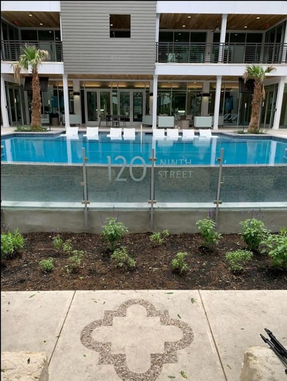 Riverwalk And Pool View With King Bed Infinity Pool Gym Free Parking Apartment