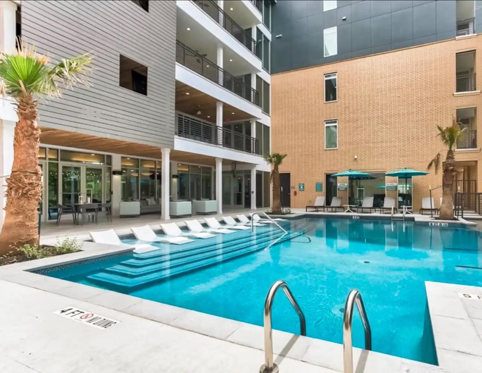 Apartment Riverwalk And Pool View With King Bed Infinity Pool Gym Free Parking San Antonio